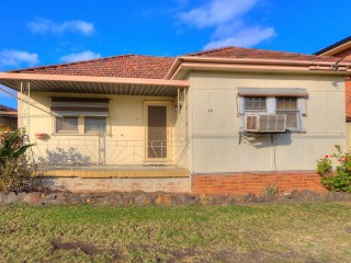 View profile: Ideal Location! Water Included in Rent!