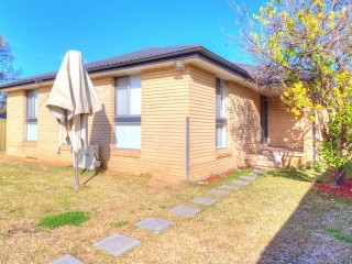 View profile: 4 Bedrooms & Stunning Kitchen!