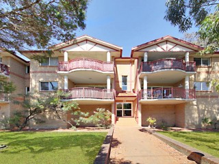 View profile: Two Minutes Walk to Station & Shops!