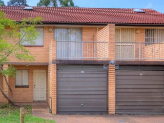 View profile: 3 Bedrooms! Pool & Tennis Court in Complex!