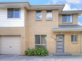 View profile: 3 Bedrooms! 2 Bathrooms! Walk to Station