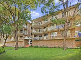 View profile: Outstanding Location Easy stroll to Station & Shopping Centre!