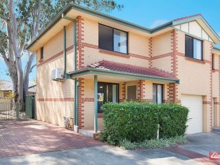 View profile: Quality 3 Bedroom Townhouse- Stroll to Station!