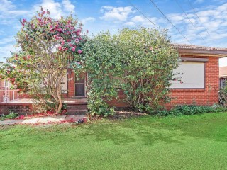 View profile: 3 Bedrooms In Very Convenient Location
