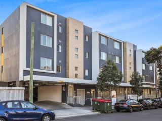 View profile: Modern Apartment with 2 Bathrooms plus Airconditioning!