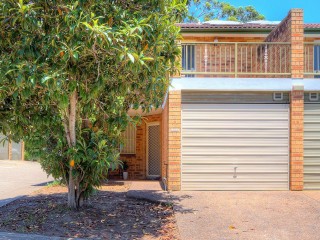 View profile: 3 Bed, 3 Toilet, Air Con, Renovated Bathrooms & Laminate floors