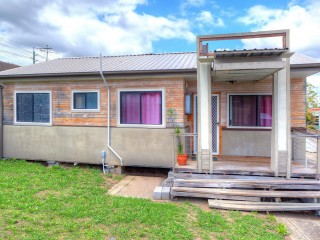 View profile: Lovely two bedroom granny flat! Close to school and transport!