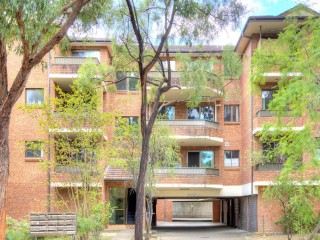 View profile: New on The Market! 7 Minutes to Station!