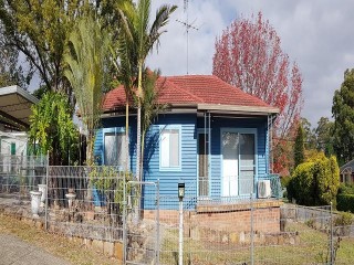 View profile: Excellent Location! Spacious 3 bedroom house!