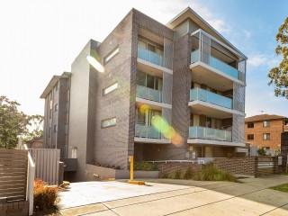 View profile: Luxurious Newly Built Unit! Outstanding Location