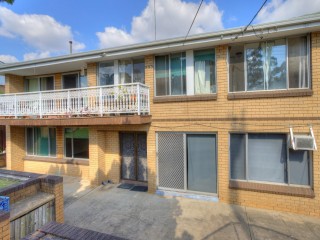 View profile: Huge 3 Beddroom Flat! Water Included!