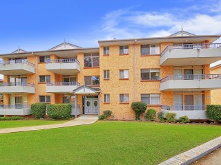View profile: Top Quality Unit- 3 Minutes Walk to Station!