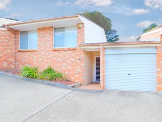 View profile: Great & Convenient Villa with new carpet!