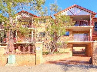 View profile: Walk to Station & Shops!