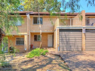 View profile: Lovely Refurbished 3 Bedroom Townhouse