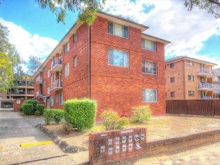 View profile: Minutes to Woolworth's & Railway Station