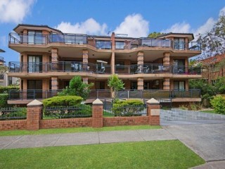 View profile: Walk to Station, Shops & Schools!