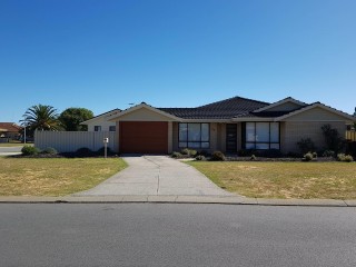 View profile: Outstanding 'Just Like Brand New'- 4 Bedroom Family Home