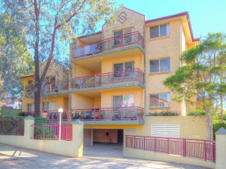 View profile: Modern Security Unit! 5 Minutes to Station! Gas Cooking!