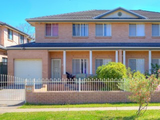 View profile: Walking Distance to Station, Shops, School and Parks!