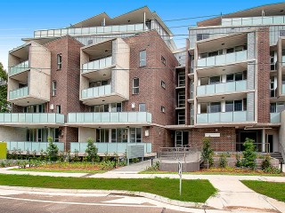 View profile: Spectacular Views!! Perfect Location! Modern Unit!!