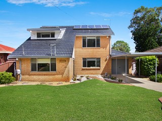 View profile: Huge 4 Bedroom Home-10 Minutes to Station