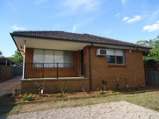View profile: Lovely very modern 3 bedroom house. PET FRIENDLY.
