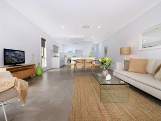 View profile: Quality Modern Home- 4 Bedrooms! 2 Bathrooms!