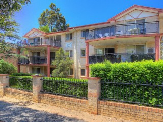View profile: Short Stroll to Station & Gas Cooking!