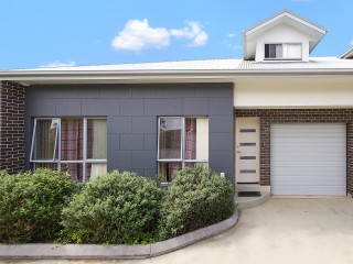 View profile: Luxurious 4 Year old, Ultra-Modern 4 Bedroom Home