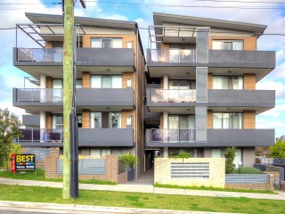 View profile: Massive Ground Floor Modern Unit!