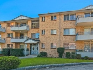 View profile: Walk to Station & Shops!
