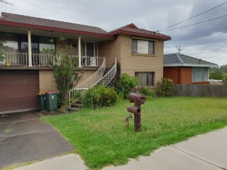 View profile: Outstanding Location! 4 Bedrooms Close to GirraweenSelective School