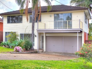 View profile: Huge 4 Bedroom Home with views!