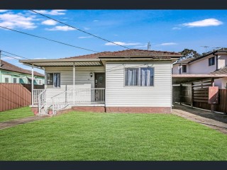View profile: Fully Renovated Five Bedroom home! Close to Amenities!