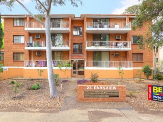 View profile: Outstanding Location! Easy Stroll to Station & Shops!