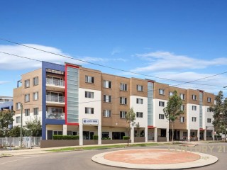View profile: One Minute to Station- Two Bathrooms & Air Conditioning