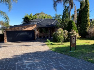 View profile: 3 bedroom modern family home located in a leafy suburb.  Water included in rent!