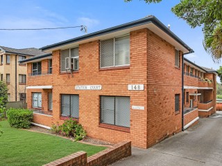 View profile: Only 5 Minutes Walk to Station & Shops