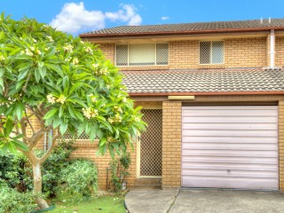 View profile: 3 Bedrooms & Walk to Westfield's Shopping