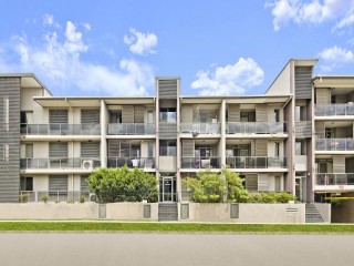 View profile: Outstanding Modern Unit with Courtyard!