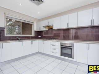 View profile: Quality 3 Bedroom Villa- Easy Walk to Station