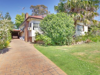 View profile: Short Stroll to Girraween Public School & Selective Schools