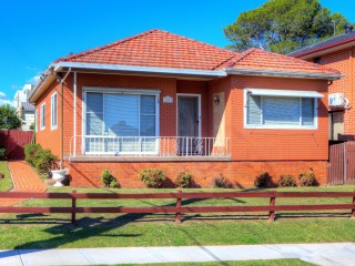 View profile: Outstanding Corner Block! 10 Minutes to Station & Shops!