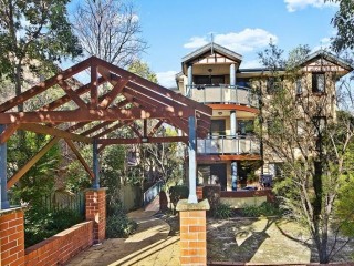 View profile: Modern Unit! Walk to Station! Air Conditioned!