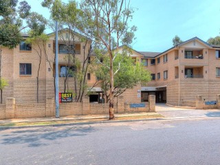 View profile: Opposite Woolworth's! Gas Cooking plus Dishwasher!