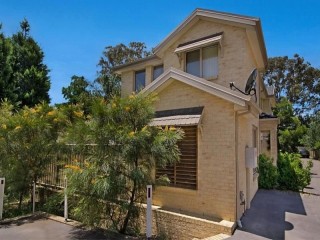 View profile: Spacious 3 Bedroom Townhouse with Air-conditioning!!!