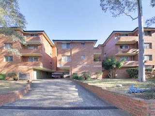 View profile: Easy Stroll to Station & Shopping Centres!