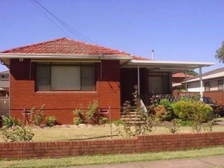 View profile: Large 4 bedroom home with Air Conditioning