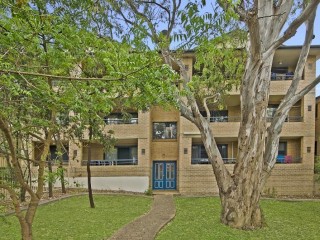 View profile: Conveniently Located 2 Bedroom Unit - very close to train station